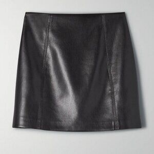 Aritzia Babaton modern mini skirt vegan leather size 6